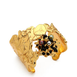 Bijuterii Iulia Albu. Iulia Albu Shop. Bijuterii placate cu aur. Bijuterii cu cristale Swarovski. Compozitie alama placata cu aur de 22k. Design Iulia Albu. Cercei placati aur. Bratari placate cu aur. Inele placate cu aur.