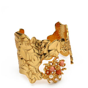 Bijuterii Iulia Albu. Iulia Albu Shop. Bijuterii placate cu aur. Bijuterii cu cristale Swarovski. Compozitie alama placata cu aur de 22k. Design Iulia Albu. Cercei placati aur. Bratari placate cu aur. Inele placate cu aur.